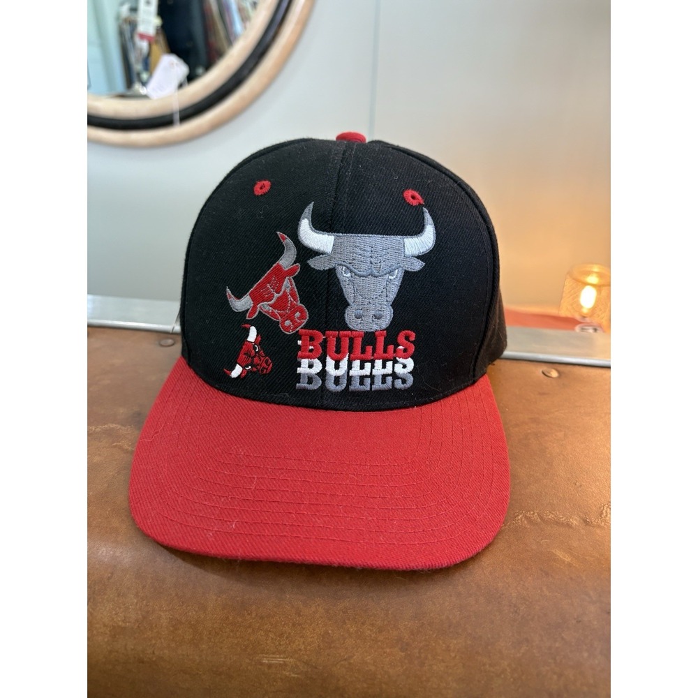 Vintage 90's Proplayer Chicago Bulls Snapback Hat NBA Goat Jordan